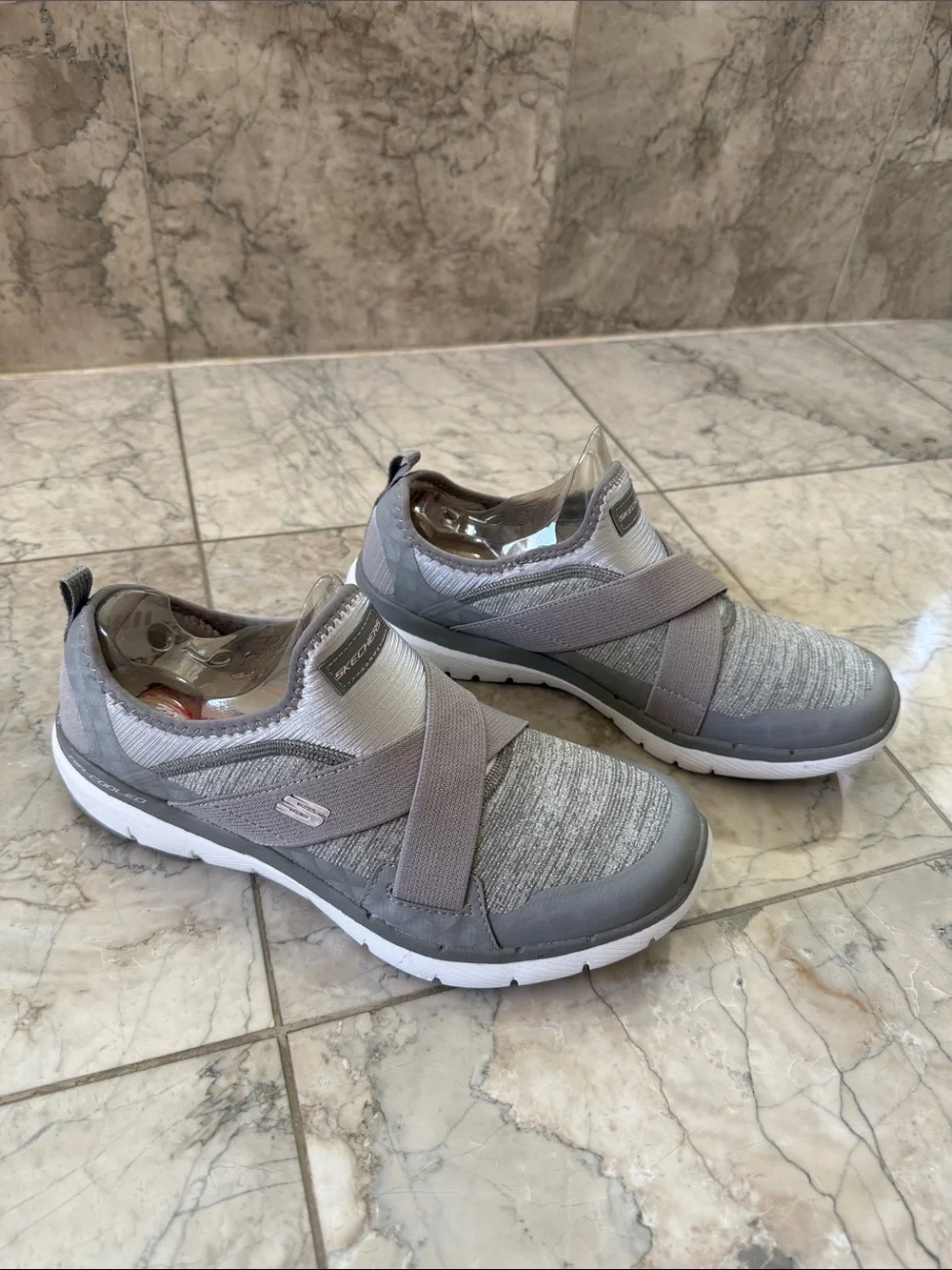 Skechers Finest Hour Flex Appeal 3.0 Slip-On Sneakers NIB Lt Grey Size 9